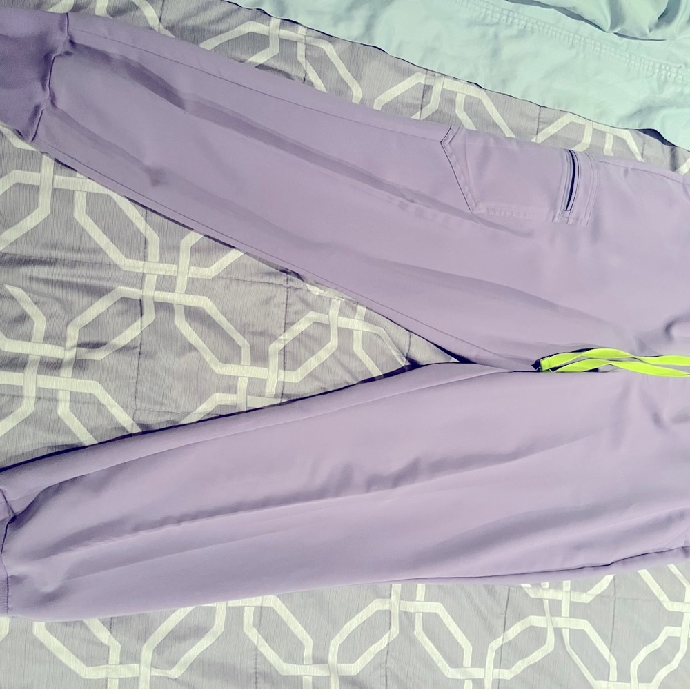 Figs scrubs no stains, no holes.